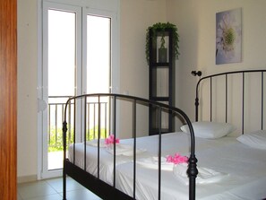 3 bedrooms, WiFi - Villa in Loutra with Sea Views & Near Sandy Beach (Loutra)