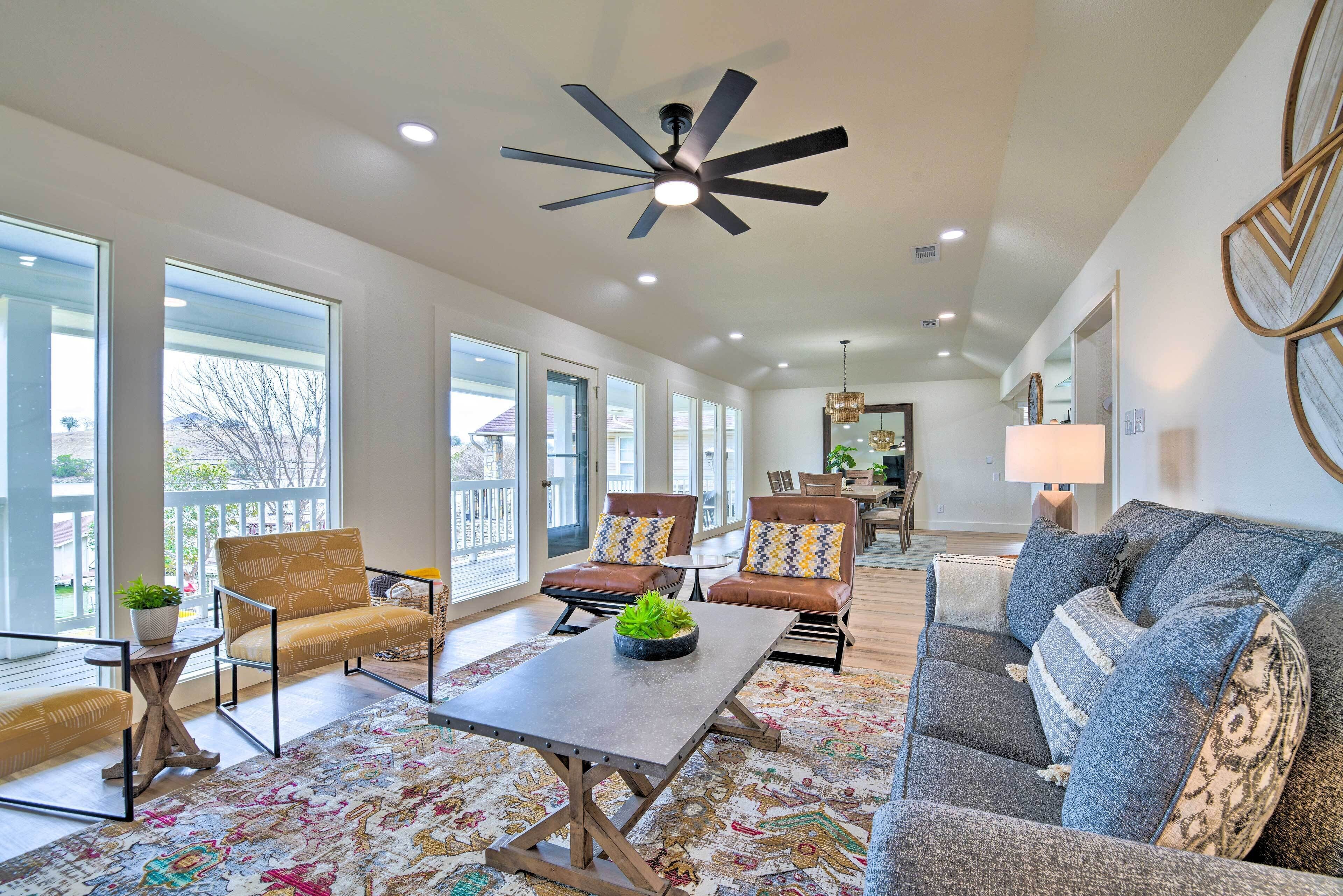 ‘Lake Dayz’ Granbury Retreat w/ Private Dock!