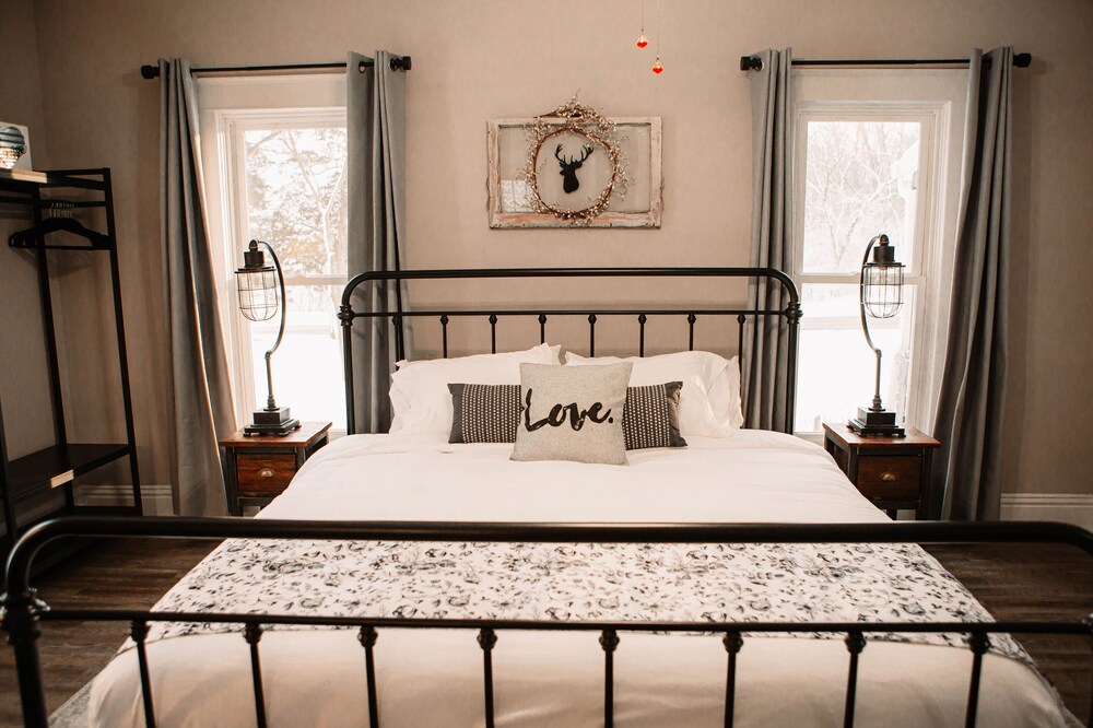 Deer Ridge - A peaceful 10 Acre Wooded Retreat