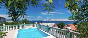 Apartamento con piscina compartida