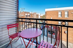 Outdoor dining - Exceptional Downtown Townhome w/Roofdeck -4Bd/3Bth (Philadelphia)