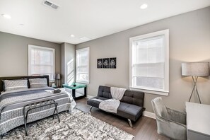 4 bedrooms, desk, iron/ironing board, free WiFi - Exceptional Downtown Townhome w/Roofdeck -4Bd/3Bth (Philadelphia)