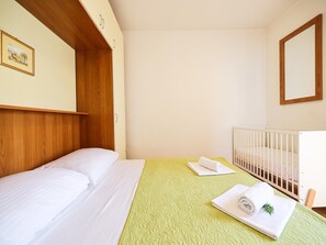 6 bedrooms, iron/ironing board, WiFi - Holiday Home in Jasenice near the Sea (Maslenica Jasenice)
