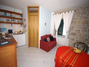 TV, DVD player, stereo - Coastal apartment in Vis near sea (Vis)