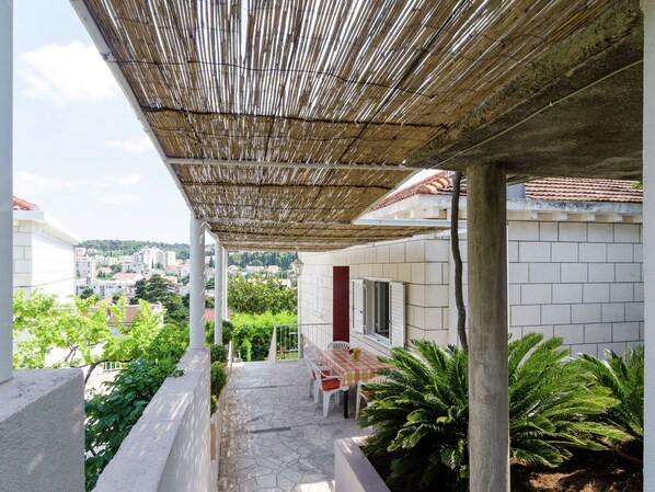 Outdoor dining - Sumptuous Apartment in Dubrovnik | Private Terrace (Dubrovnik)