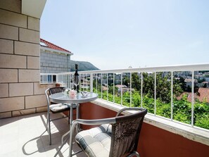 Outdoor dining - Sumptuous Apartment in Dubrovnik | Private Terrace (Dubrovnik)