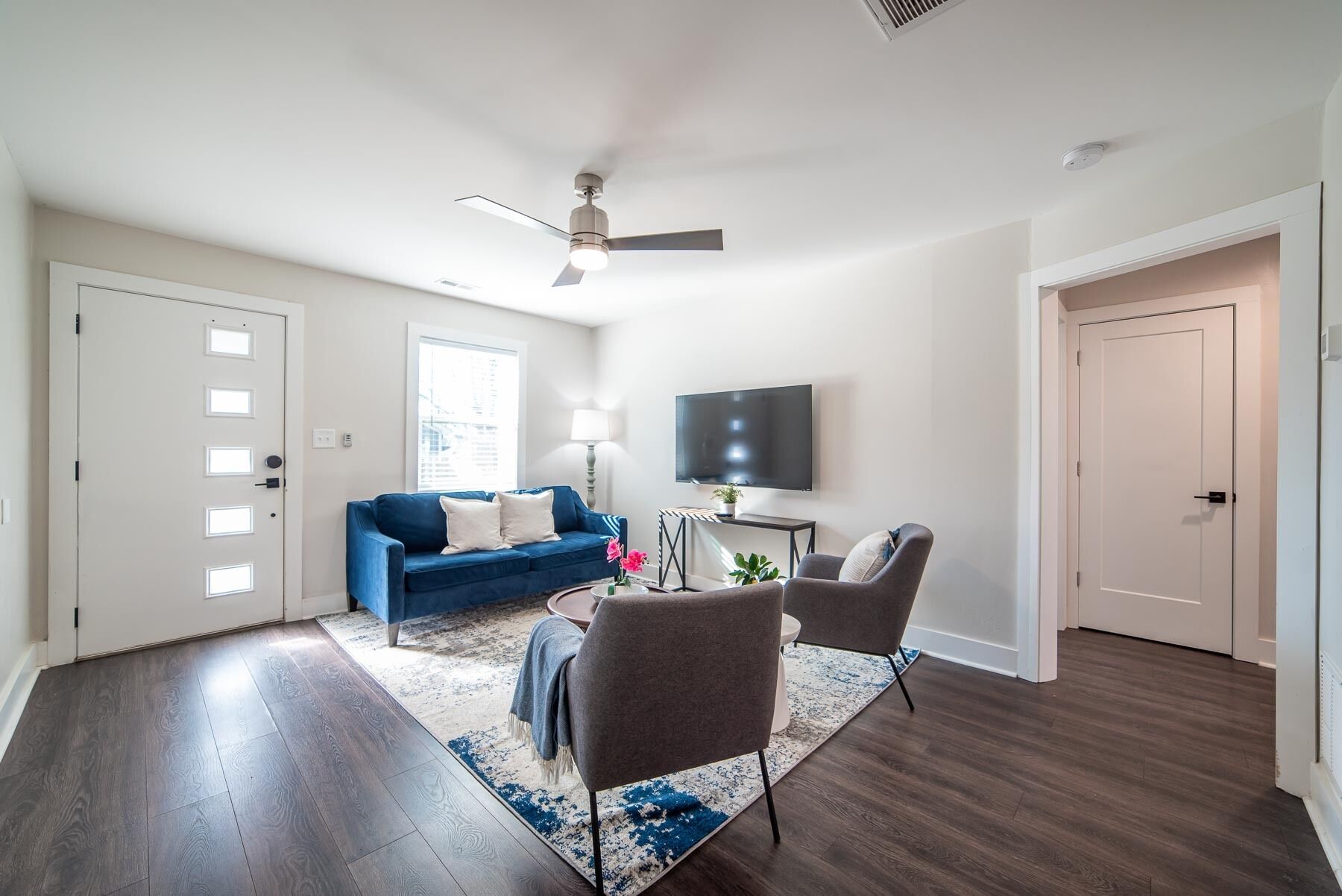 Hamptons Chic: Stylish 2-Bedroom near Uptown