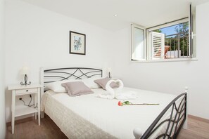 7 bedrooms, free WiFi - Charming Villa in Vela Luka on the Beach (Vela Luka)