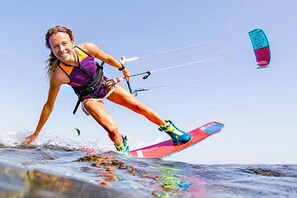 A person windsurfing on a board with a kite. - Cozy villa in Ploce with shared pool (Ploce)