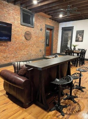 Dining - Historic “Market” Full of Character w/firepit (New Albany)