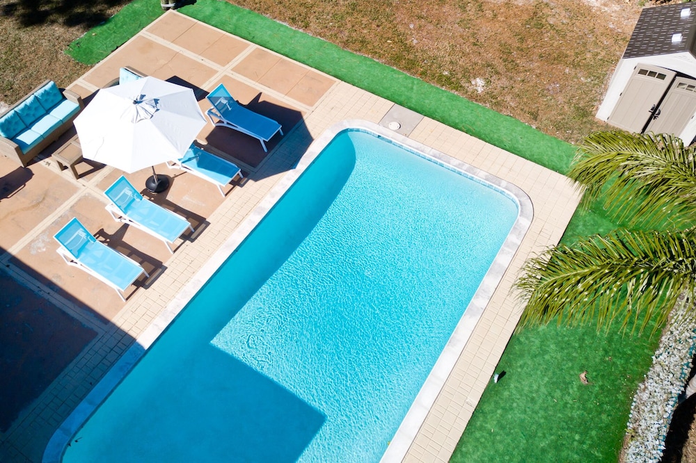 Newly RENOVATED home w/ HUGE Pool near ANNA MARIA ISLAND!