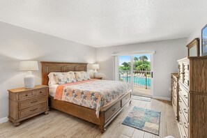 2 bedrooms, desk, iron/ironing board, WiFi
