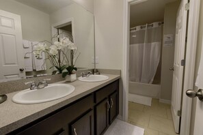 Vila, 5 quartos | Banheiro | Toalhas de banho 
