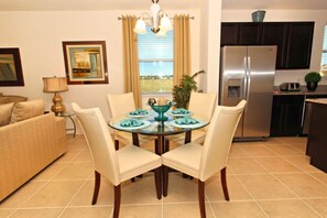 Villa, 5 Bedrooms | Dining