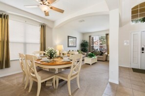 In-room dining - 1071 Solana Resort by Orlando Holiday Rental Homes (Davenport)
