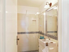 Shower, towels - Cozy Apartment Brela (Brela)