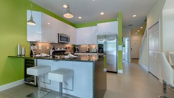 Nhà liên kế, 3 phòng ngủ | Bếp riêng | Lò nướng, máy rửa bát, bàn ăn