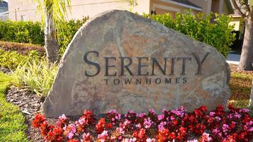 Nhà liên kế, 3 phòng ngủ | Ngoại thất