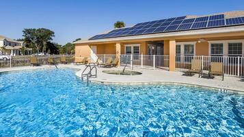 Townhome, 3 Bedrooms | Kolam renang