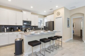 Villa, 5 soverom | Eget kjøkken | Ovn, oppvaskmaskin og spisebord