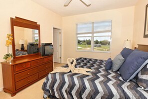 2 bedrooms, individually decorated, individually furnished - 153 The Towns at Legacy Park by Orlando Holiday Rental Homes (Davenport)