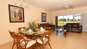 In-room dining - 153 The Towns at Legacy Park by Orlando Holiday Rental Homes (Davenport)