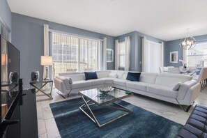 Villa, 6 Bedrooms | Living room