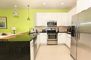 Townhome, 3 Bedrooms | Private kitchen | Oven, dishwasher, dining tables