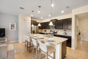 Casa, 5 habitaciones | Cocina privada