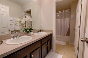 Stadtwohnung, 3 Schlafzimmer | Badezimmer | Handtücher