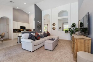House, 4 Bedrooms | Living room