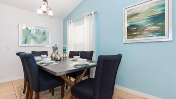 Villa, 4 Bedrooms | Dining