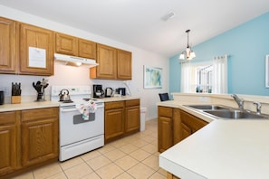 Villa, 4 Bedrooms | Private kitchen | Oven, dishwasher