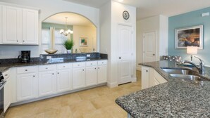 Villa, 6 habitaciones | Cocina privada | Horno y lavavajillas
