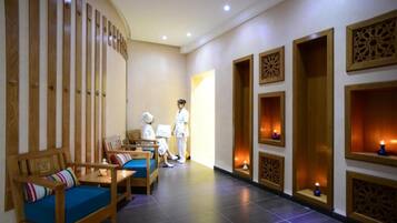 Sauna, poreallas, höyrysauna, kuumia lähteitä, vartalohoitoja