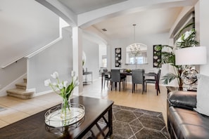 Villa, 6 Bedrooms | Dining