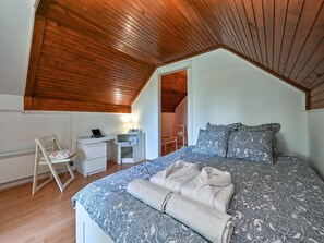 3 bedrooms, iron/ironing board, WiFi