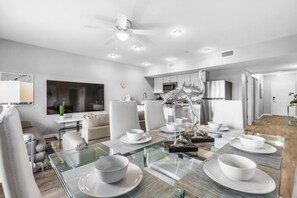 Condo, 2 Bedrooms | Dining