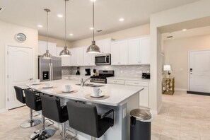 Townhome, 5 Bedrooms | Private kitchen | Oven, dishwasher - 7549 Solterra by Orlando Holiday Rental Homes (Davenport)