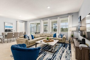 Villa, 6 Bedrooms | Living room