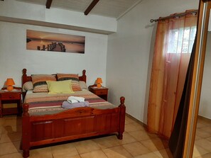 1 bedroom, WiFi, bed sheets - The Rose Garden (Lamentin)