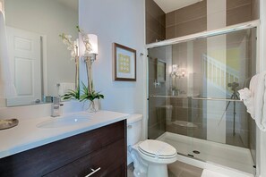 Villa, 6 chambres | Salle de bain