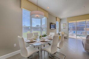 Villa, 6 Bedrooms | Dining