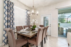 Dining - 9035 The Retreat at Champions Gate by Orlando Holiday Rental Homes (Davenport)