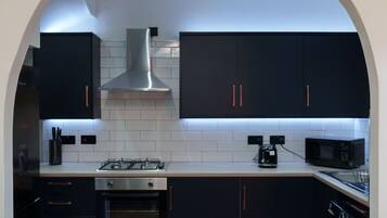 Superior House, Ensuite (2 Bedroom House ) | Shared kitchen