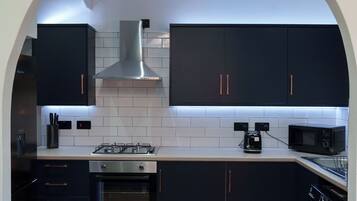 Superior House, Ensuite (2 Bedroom House ) | Shared kitchen