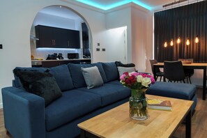 Maison supérieure, salle de bain attenante (2 Bedroom House ) | Bar-salon