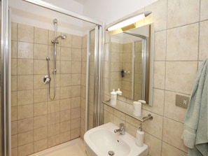 Shower, bidet, towels - Spotlight home of Corvara (Corvara)