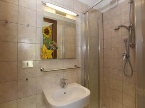 Bruser, bidet, håndklæder