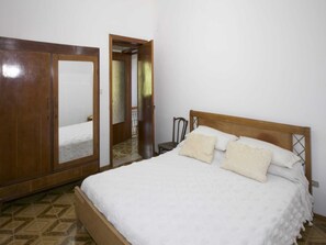 4 habitaciones, tabla de planchar con plancha y wifi 